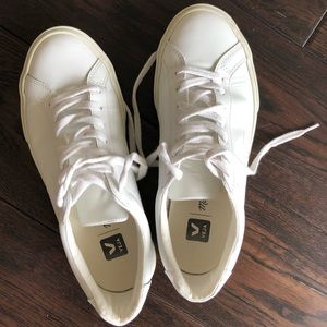 Madewell White Veja Sneaker (lightly worn)